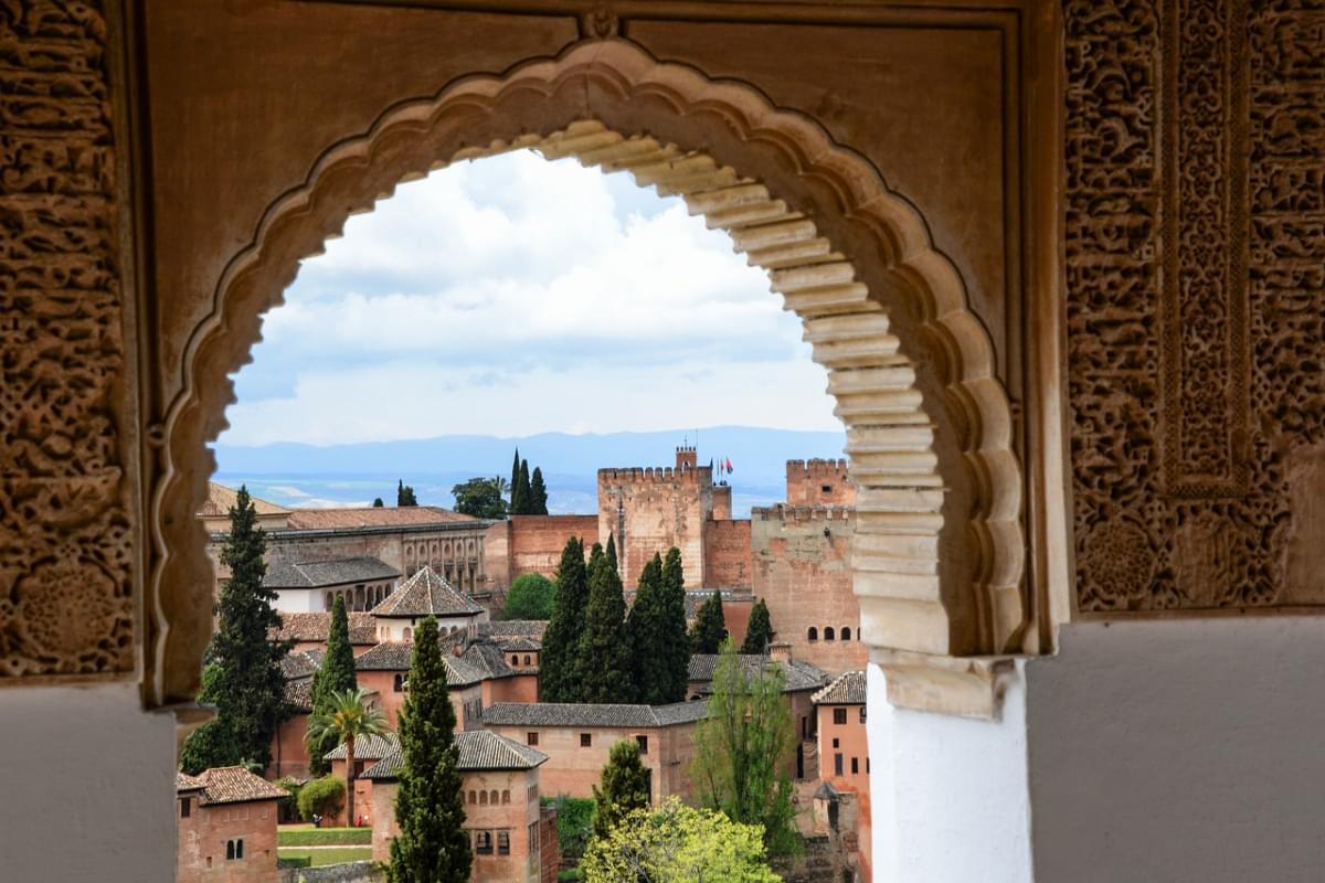 alhambra granada andalusia finestra