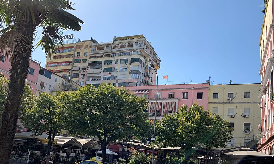 pallati i shallvareve nr 5 tirana